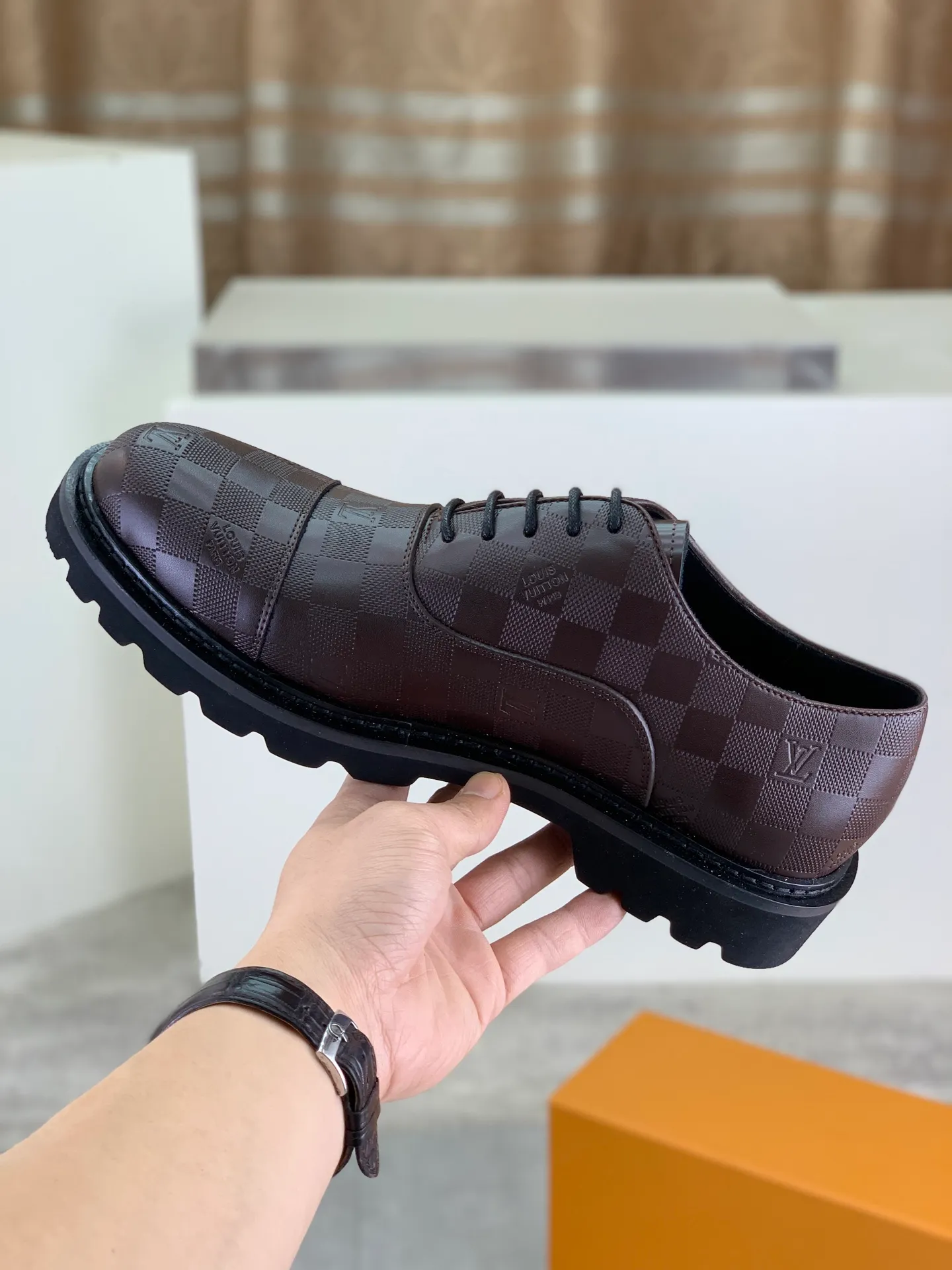 Factory price P820 💎💎💎Top version LOUIS VUITTON [Louis Vuitton] - LV men's business casual leather shoes, luxurious and noble 👞All imported original cowhide, just to create a more comfortable wearing experience, upper: original high-end calfskin➕Imported soft cowhide lining, original lightweight foam outsole✔️Color: 3️⃣colors available Size: 39-44 (38.45 46 can be customized (non-returnable)